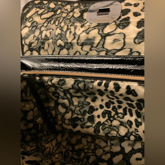 LONGCHAMP “Gatsby” Black Patent Leather Satchel - Picture 4 of 7